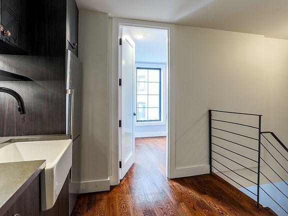4th image of 681 Franklin Ave #D3