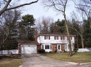 27 Mark Dr, Smithtown, NY 11787