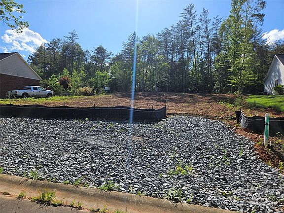 2nd image of 305 Winding Creek Dr