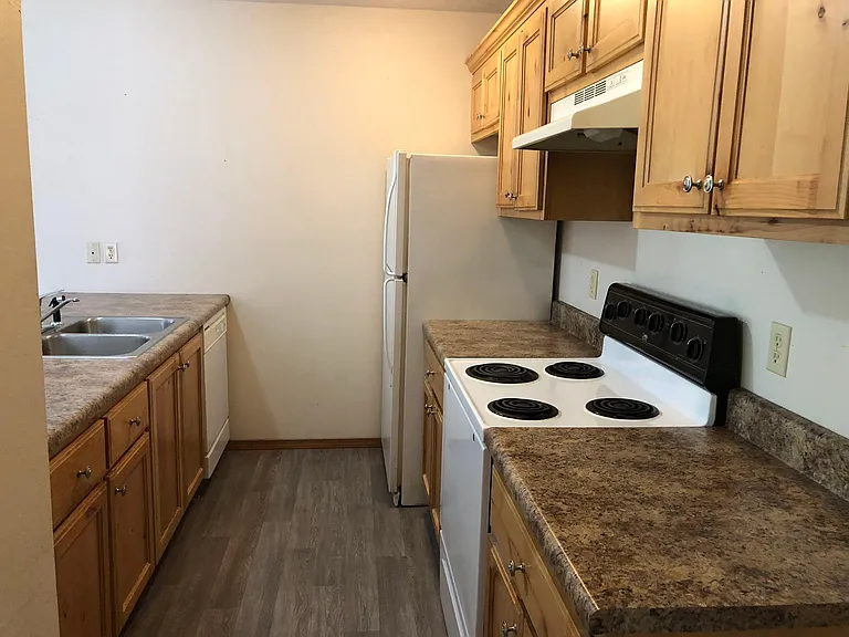 640 S Kansas Ave — Photo 6