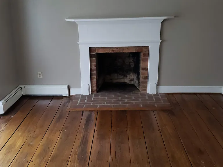 488 Court St — Photo 6