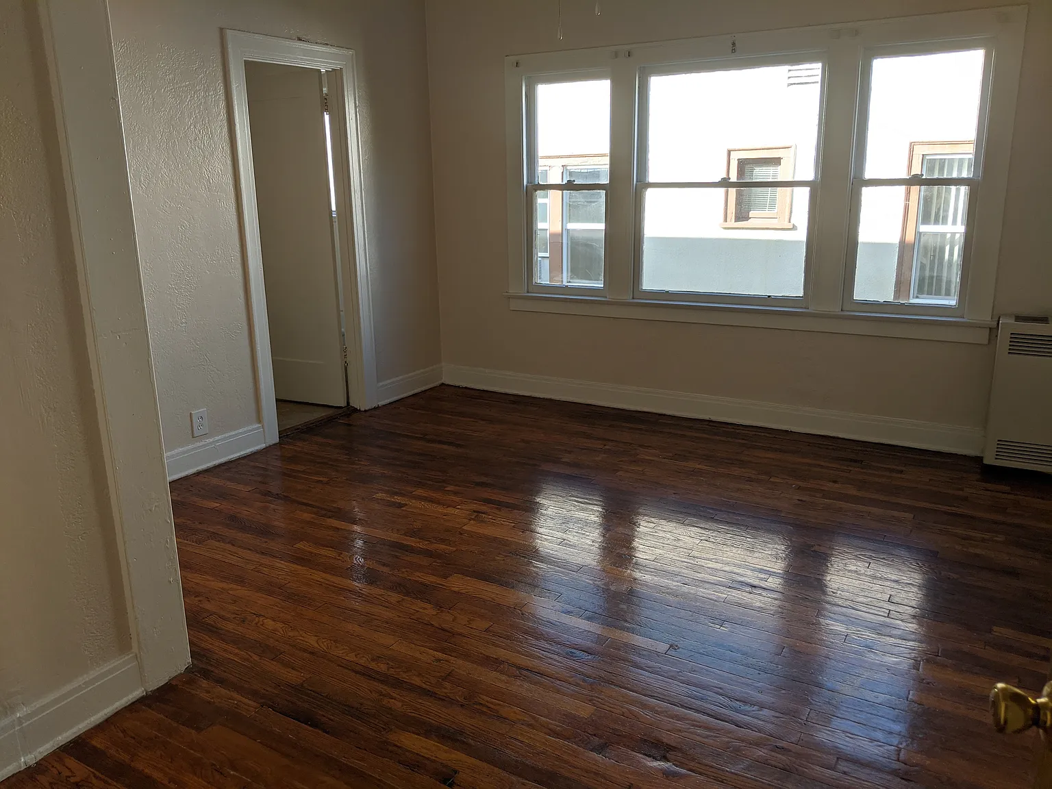 206 N New Hampshire Ave — Photo 1