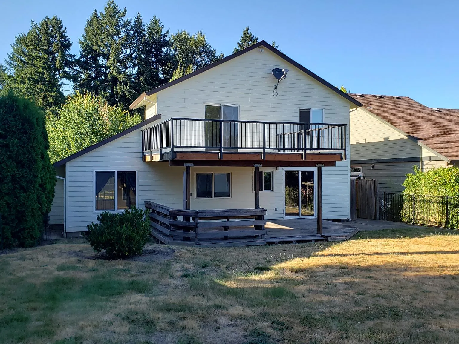 3 bed, 2.5 bath, 1590 sqft, $3,130 — Photo 2