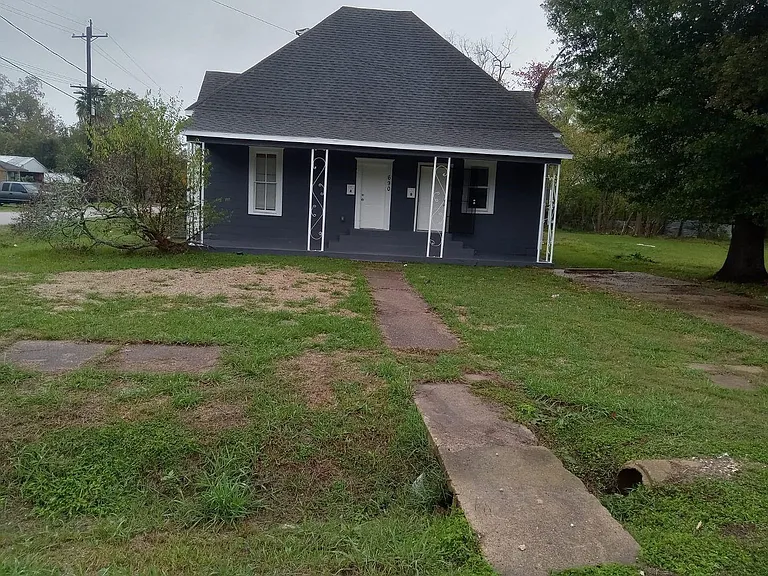 690 Avenue E — Photo 1
