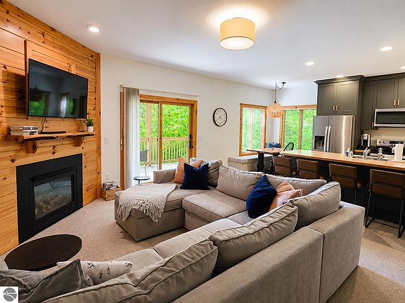 4th image of 2100 W Schuss Mountain Rd #307