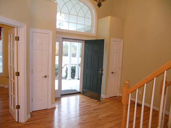 4th image of 122 Bradley Dr