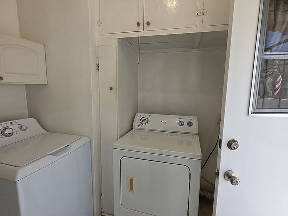 4th image of 1232 N Screenland Dr