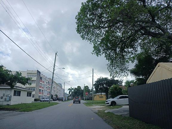 4th image of 215 SE 3rd Ave