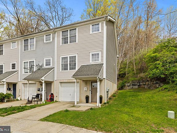 3rd image of 301 Mount Pleasant St