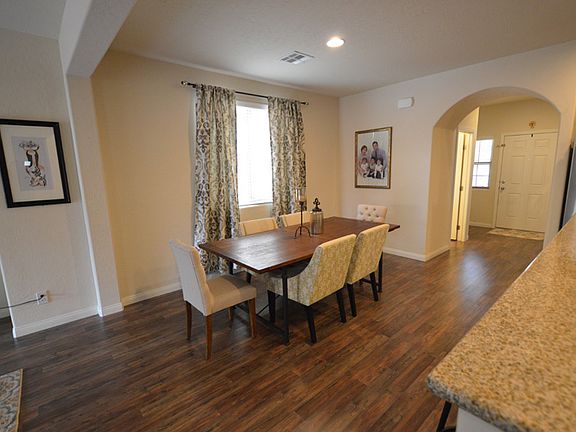 3rd image of 372 Botanic Gardens Dr.