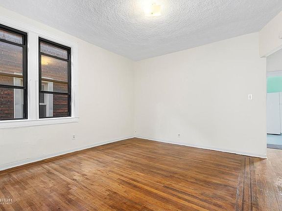 4th image of 2531 Crescent St APT 2