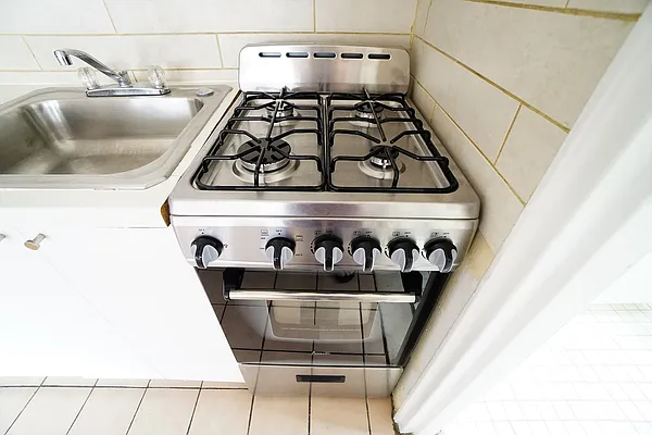 Rented by Renetta Real Estate | media 14