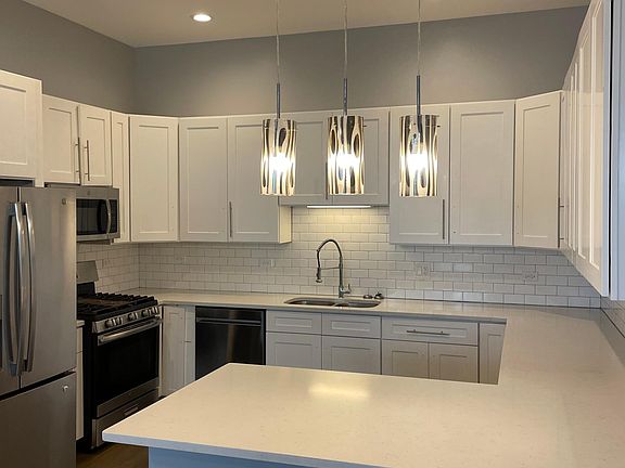 2nd image of 2223 W Washington Blvd #3