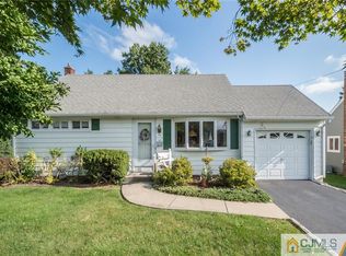 24 Shadowlawn Dr, Colonia, NJ