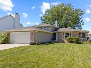 471 E Barberry Cir, Yorkville, IL 60560