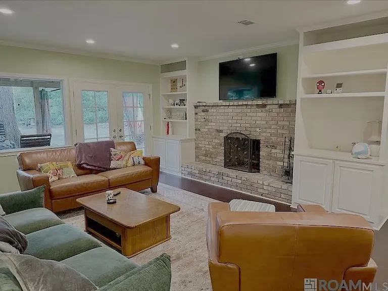 1822 Avondale Dr — Photo 3
