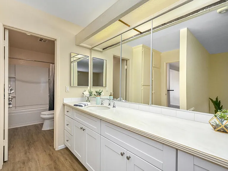 23732 Hillhurst Dr #27 — Photo 18