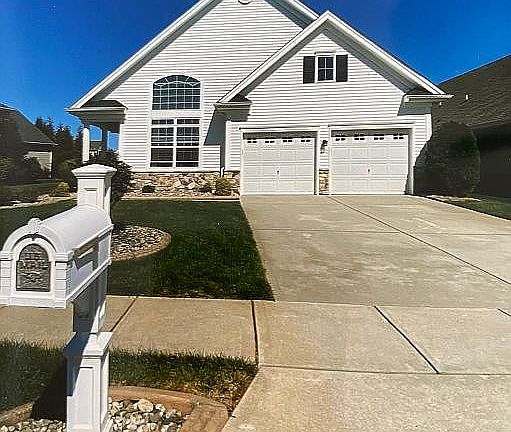 2nd image of 351 Grande Blvd