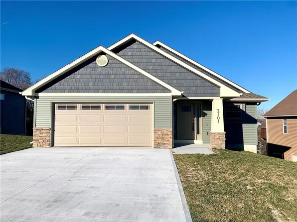 2701 Meadow Ridge Dr, Saint Joseph, MO 64504
