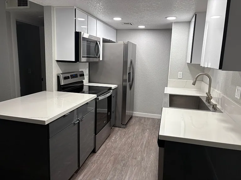 The 3900 Apartments — Photo 63