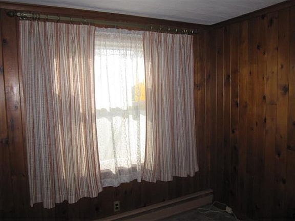 3rd image of 201 Alder St