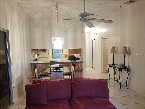 3rd image of 989 Soria Ave