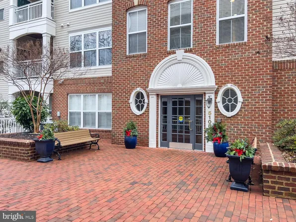 5108 Donovan Dr APT 307, Alexandria, VA 22304