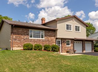3711 N Firestone Dr, Hoffman Estates, IL 60192