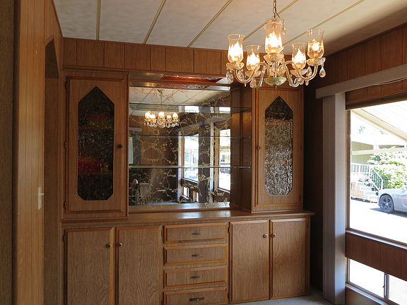 Built-in Hutch