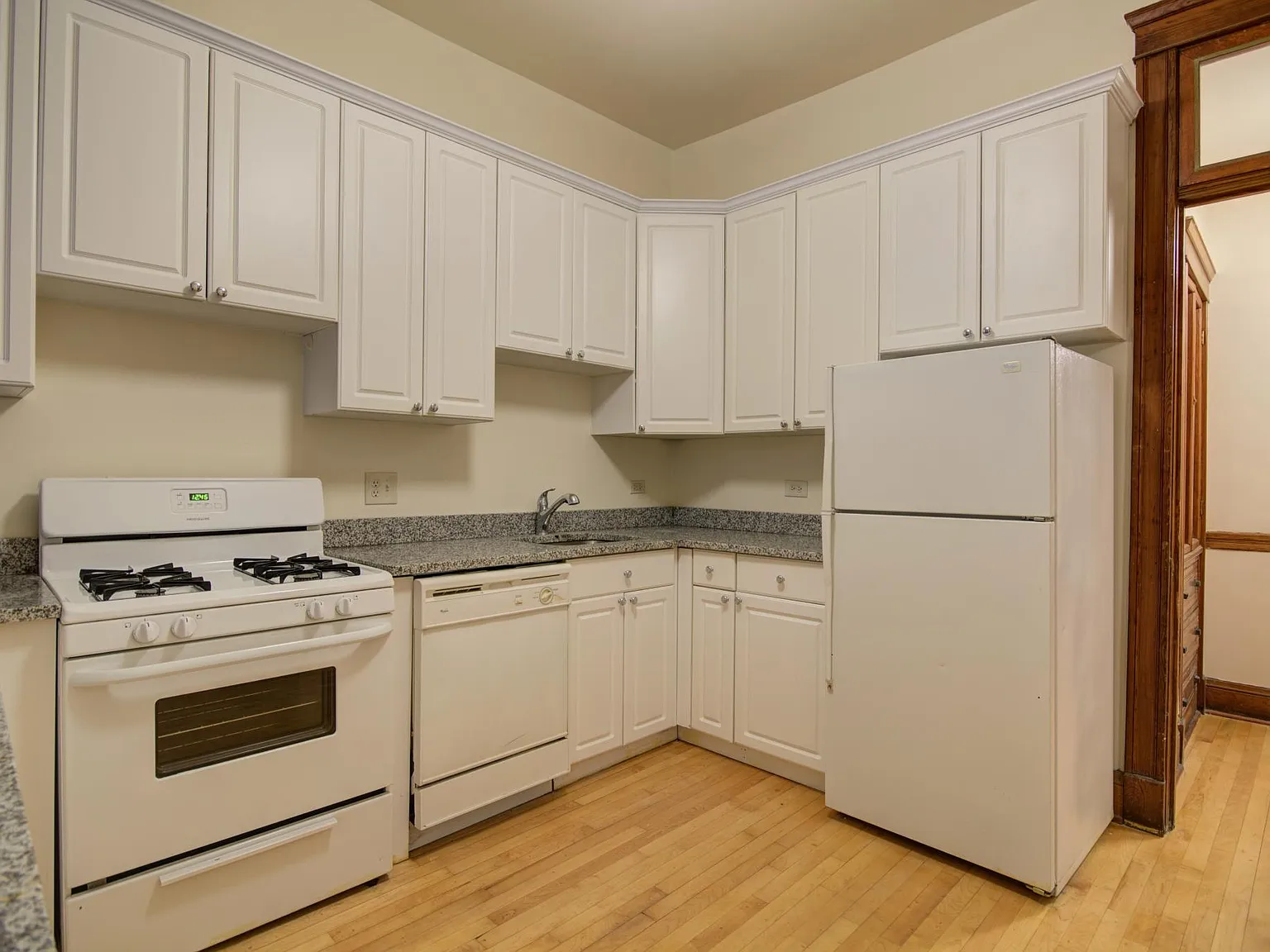 2 bed, 703 sqft, $2,595 — Photo 2