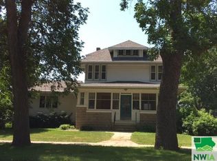 101 S 10th St, Cherokee, IA 51012