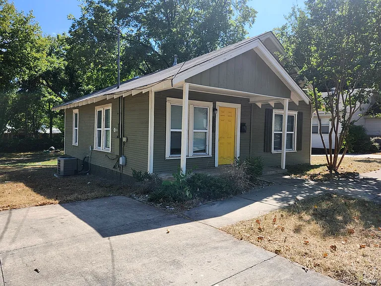 311 E Narroway — Photo 3