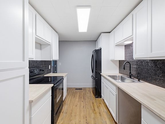 3rd image of 1114 Jones St