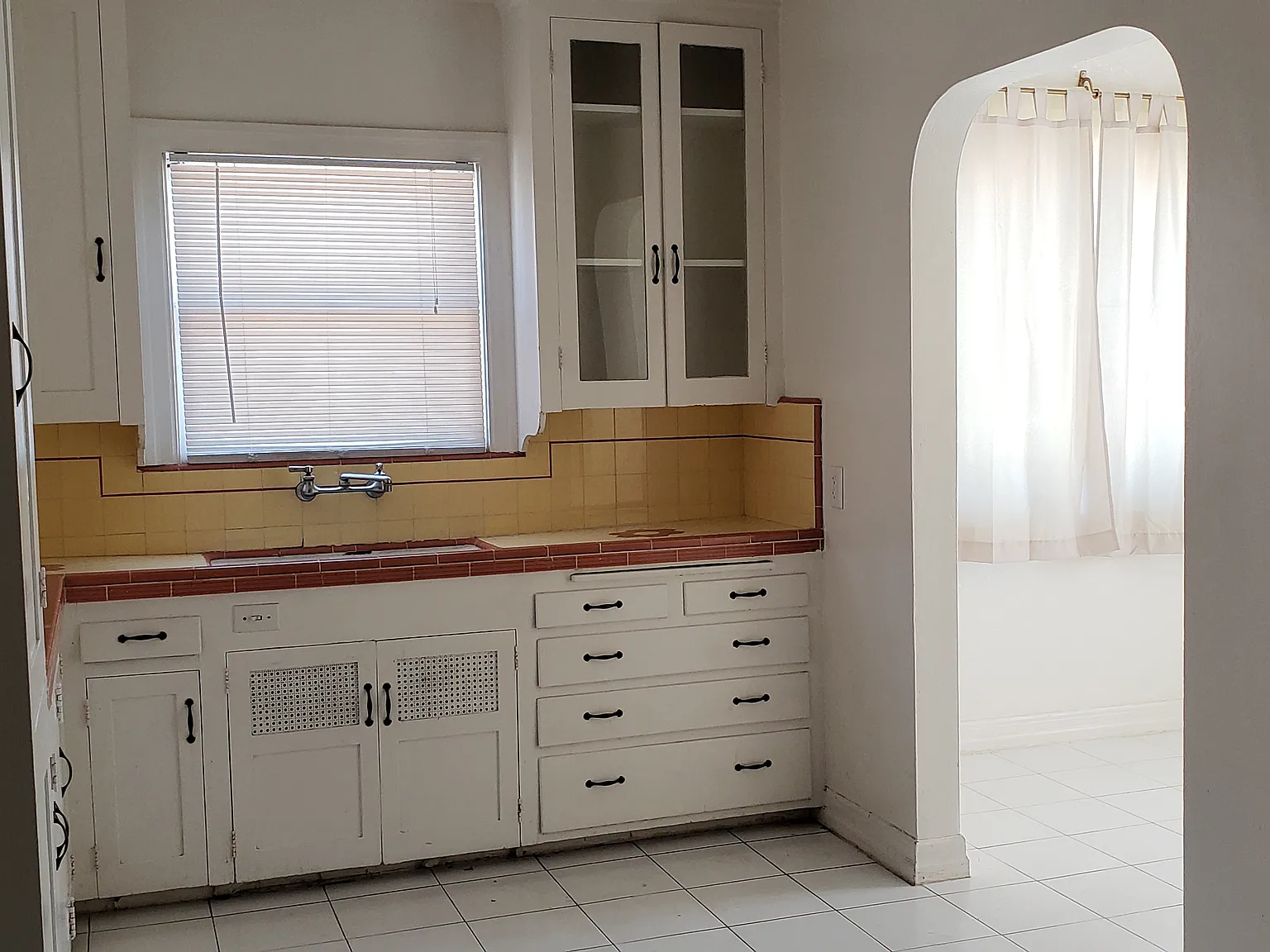 3 bed, 1.5 bath, 2000 sqft, $5,000 — Photo 3