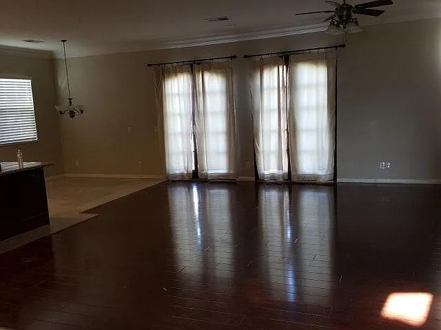 4 bed, 2047 sqft, $2,550 — Photo 4