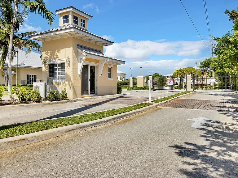 Village at Delray — Photo 33