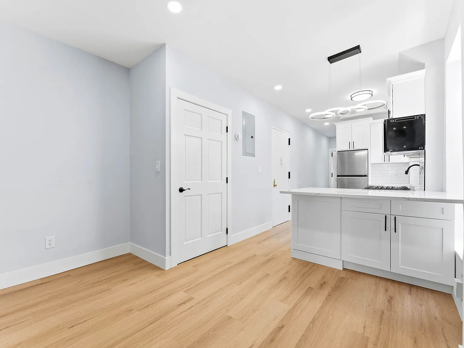 401 East 63rd Street — Photo 2