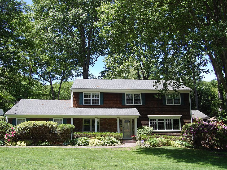1st image of 22 Pinehurst Dr