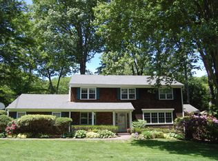 22 Pinehurst Dr, Purchase, NY 10577