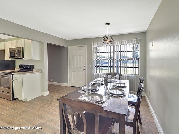 4th image of 2056 Little John Rd