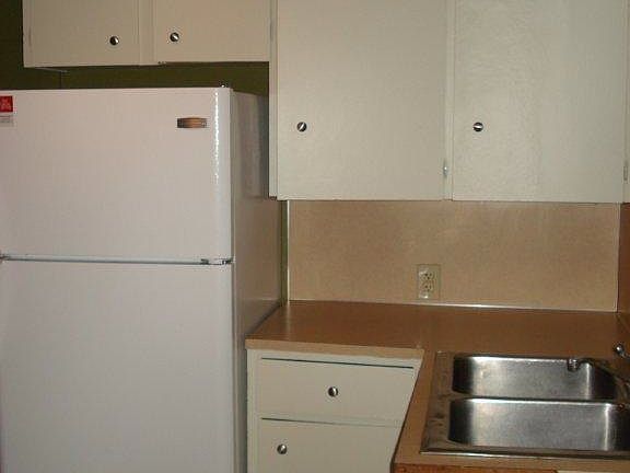 4th image of 908 Maybelle St NE