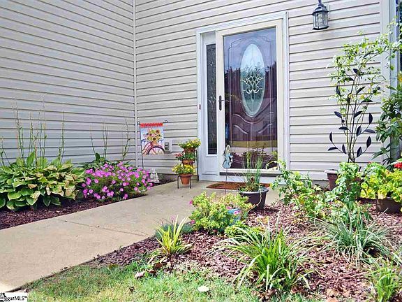 2nd image of 104 Acacia Dr