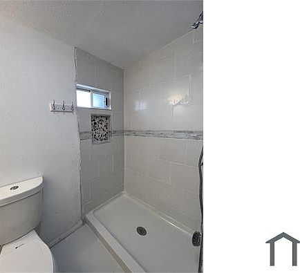 5th image of 3827 Morehead Ave #7