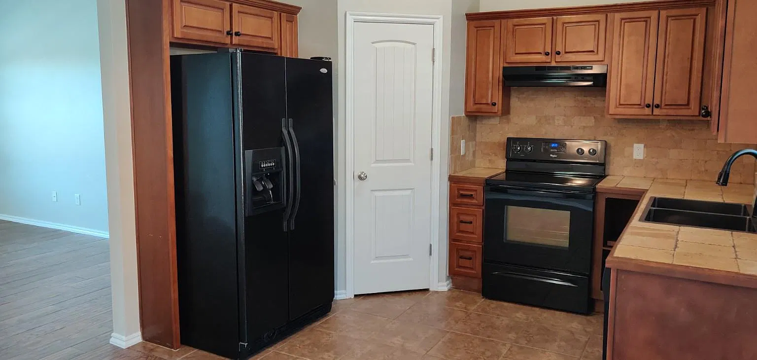 3 bed, 1250 sqft, $1,500 — Photo 2