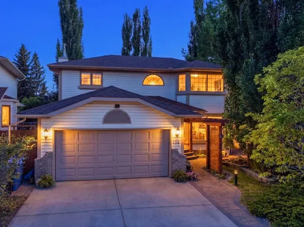 138 NE Shannon Hl SW, Calgary, AB T2Y 2Y8