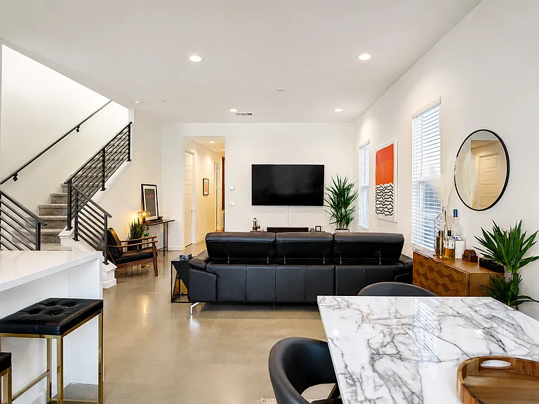 2693 1/2 Paragon Loop — Photo 3