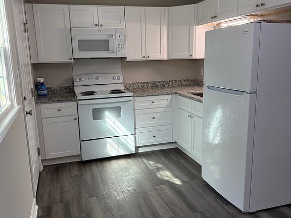2nd image of 232 Springwood Dr APT 4