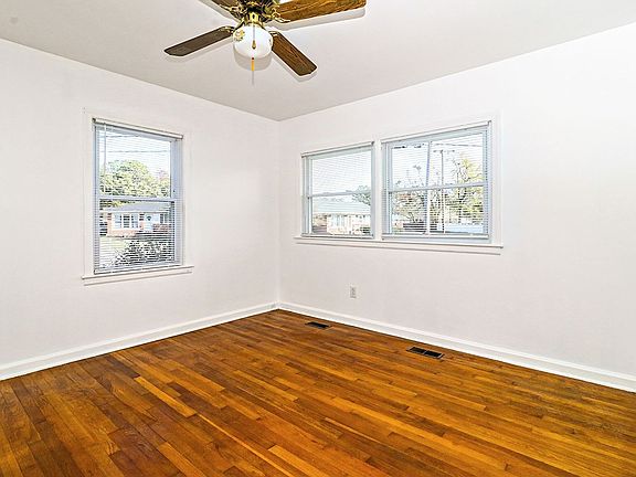 5th image of 301 Dover Rd