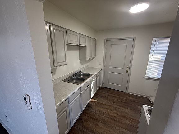 3rd image of 3432 SW 29th Pl #3434