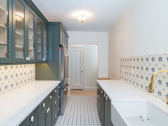 3rd image of 720 Fort Washington Ave APT 4B